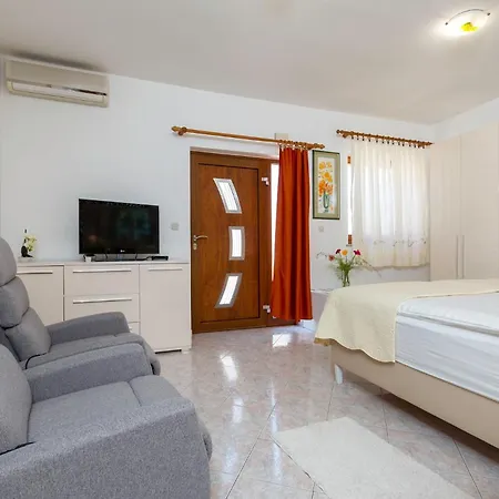 Studio Apartment Oliva Pula Exterior photo